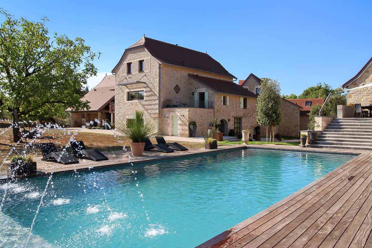 Cap sur l'Aveyron à la découverte des Maisons d'en Face, un petit hameau converti en retraite campagnarde de luxe.

sudissimo.com/maison-d-hote/…

#aveyron #tourisme #occitanie #guesthouse