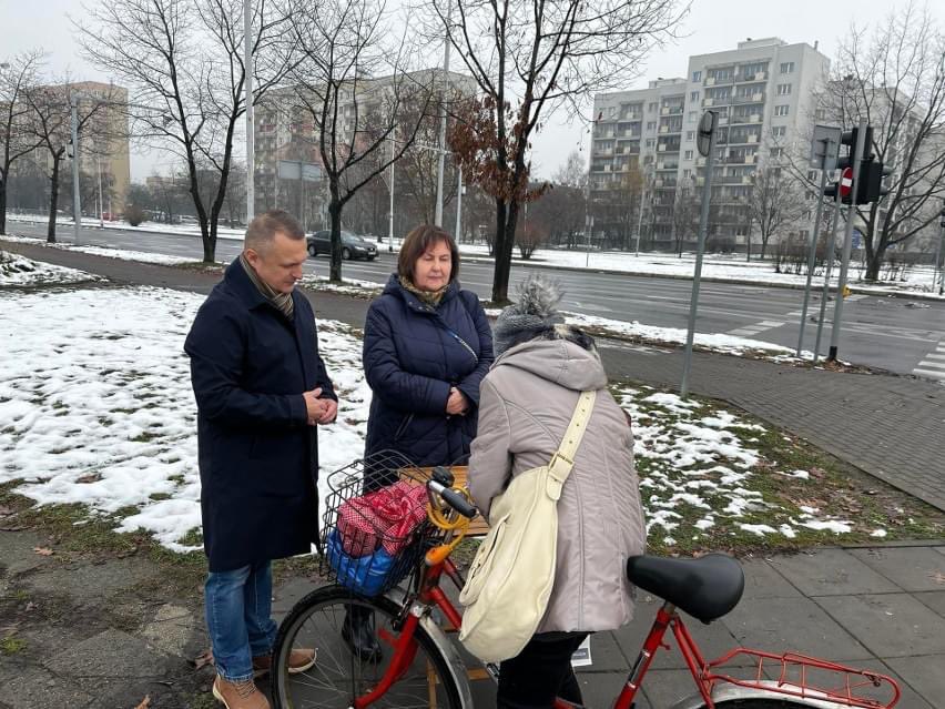 Butryn_Renata's tweet photo. W Rzeszowie  minister B. Nowacka podkreśliła, że  od 1 czerwca 2024 roku program  in vitro znów będzie refundowany.  
👉Podpisy pod projektem ustawy „Tak dla in vitro” zbieraliśmy  także w Stalowej Woli. Na Podkarpaciu Ambasadorem akcji była europosłanka  @elukacijewska https://t.co/wvQA2hBFAq