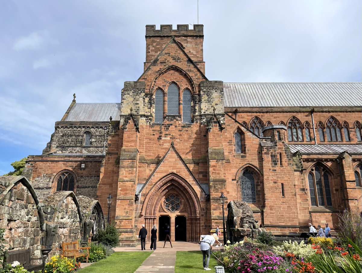 Carlisle will be lit up for the next three nights (starting tonight) as the city hosts ‘Crown and Coronation’, a sound and light show, exploring the history of coronations and Crown Jewels. For information/tickets, see… discovercarlisle.co.uk/whats-on/the-l… #carlisle @DiscoverCarlisl