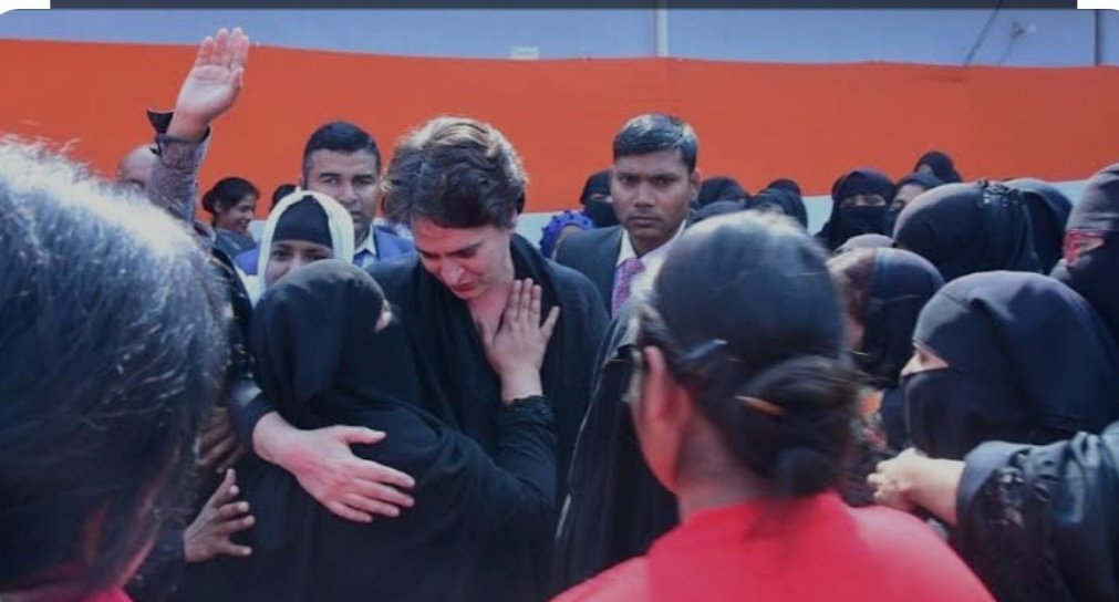 VishwavijayINC's tweet photo. कोई तो सूद चुकाए, कोई तो जिम्मा ले,
उस इंक़िलाब का जो आज तक उधार सा है।

आज़मगढ़ के बिलरियागंज में CAA-NRC के खिलाफ आंदोलन में महासचिव दीदी श्रीमती@priyankagandhi. https://t.co/ESJ146FzSv