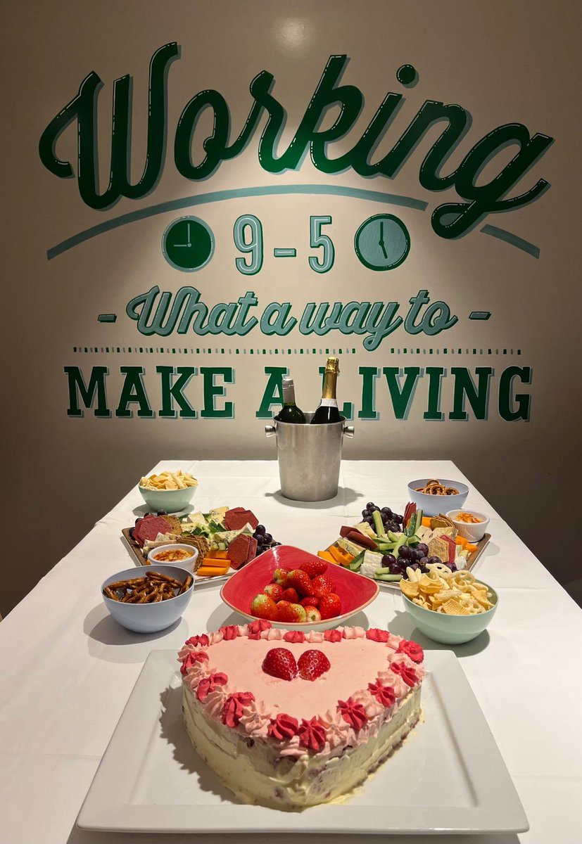 Love is still in the air for some of us! Visit us this February. 💚🌟 

#hicamden #travel #hotelsinlondon #camden