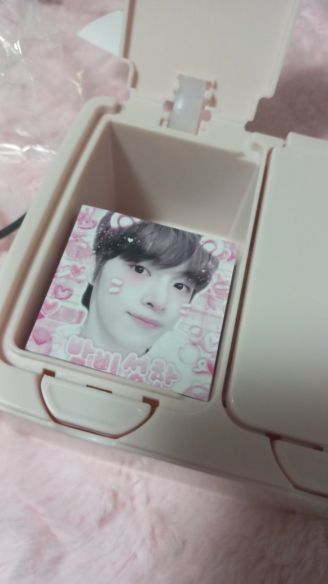 Rizzy_0520's tweet photo. 요거 배송비만 내고 가져갈 사람ㅜ https://t.co/Xazo0XMyyk