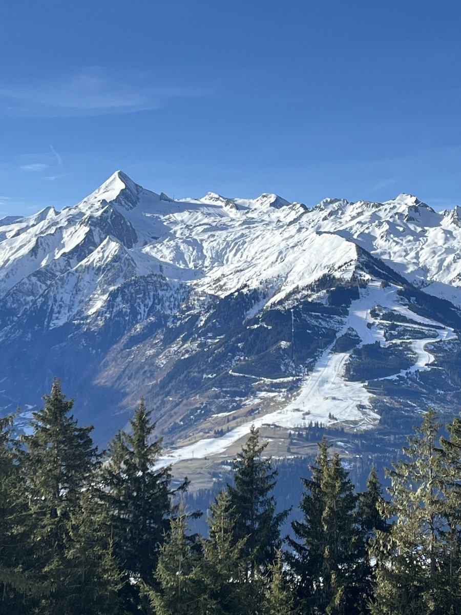 LRGSskiing's tweet image. Kaprun glacier skiing ⛷️ in the sun.