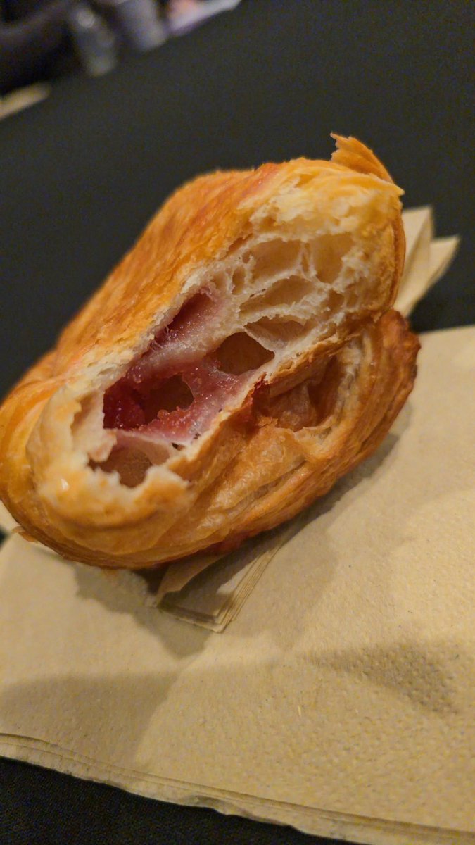 michabbb's tweet image. A 🥐 filled with jam, what a brilliant idea 😉

#phpuk24