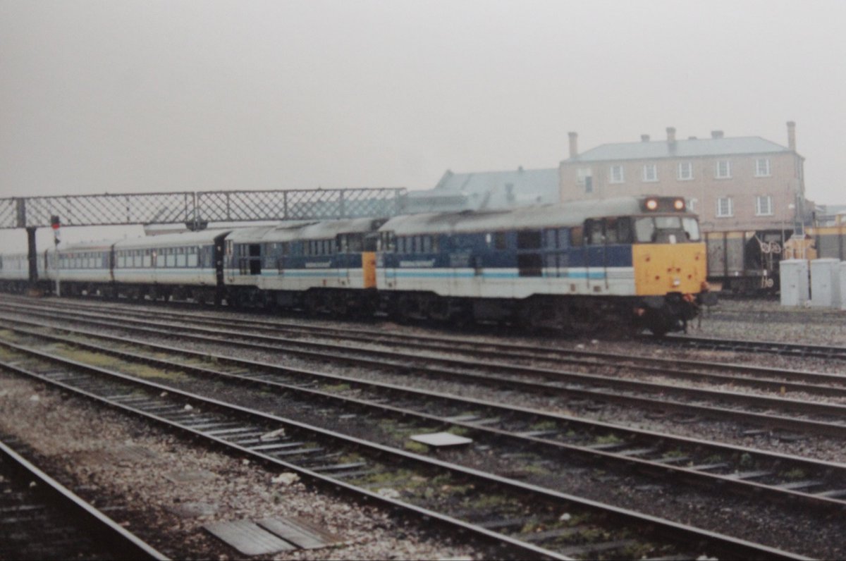 #ThirtyOnesOnThursday All Regional Railways for The Heart of Wales Limited 21.11.92 
31439 & 31410 with the ecs at Derby.