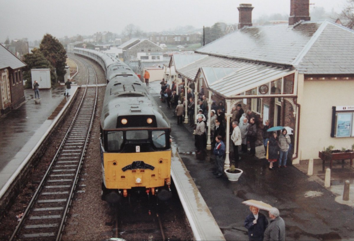 #ThirtyOnesOnThursday  The Heart of Wales Limited 21.11.92 
31439 & 31410 at Llandrindod Wells