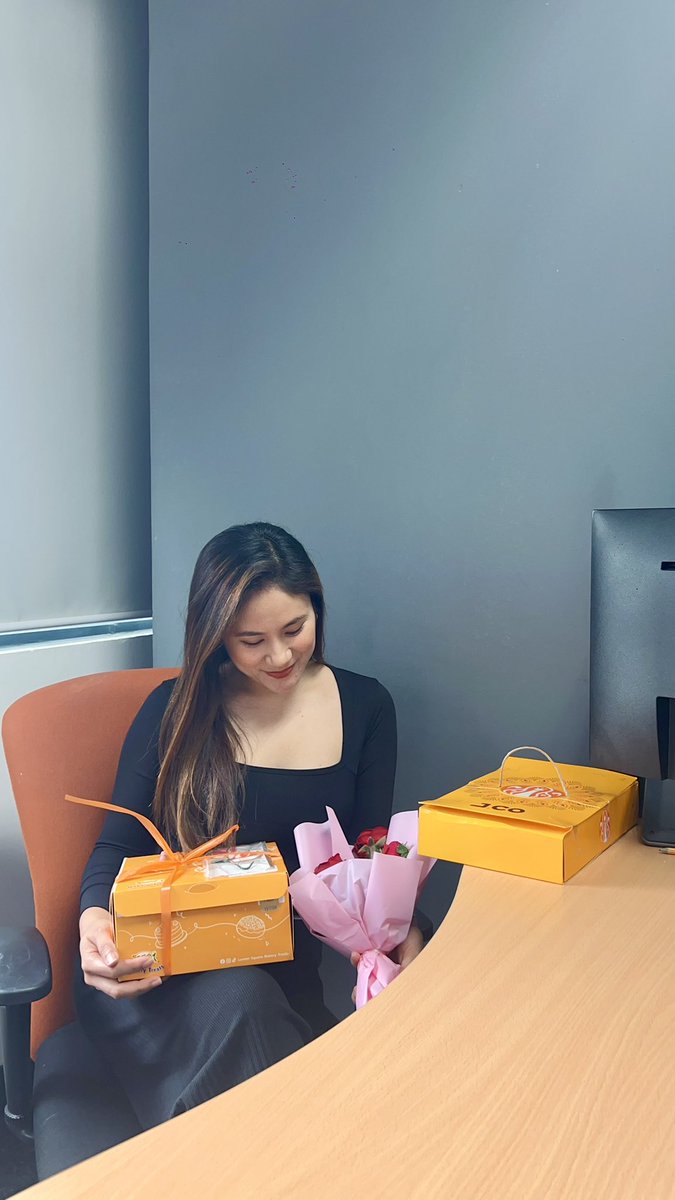eloijane_'s tweet photo. i feel so special 🌹🎂 https://t.co/eWMxrmBeyO