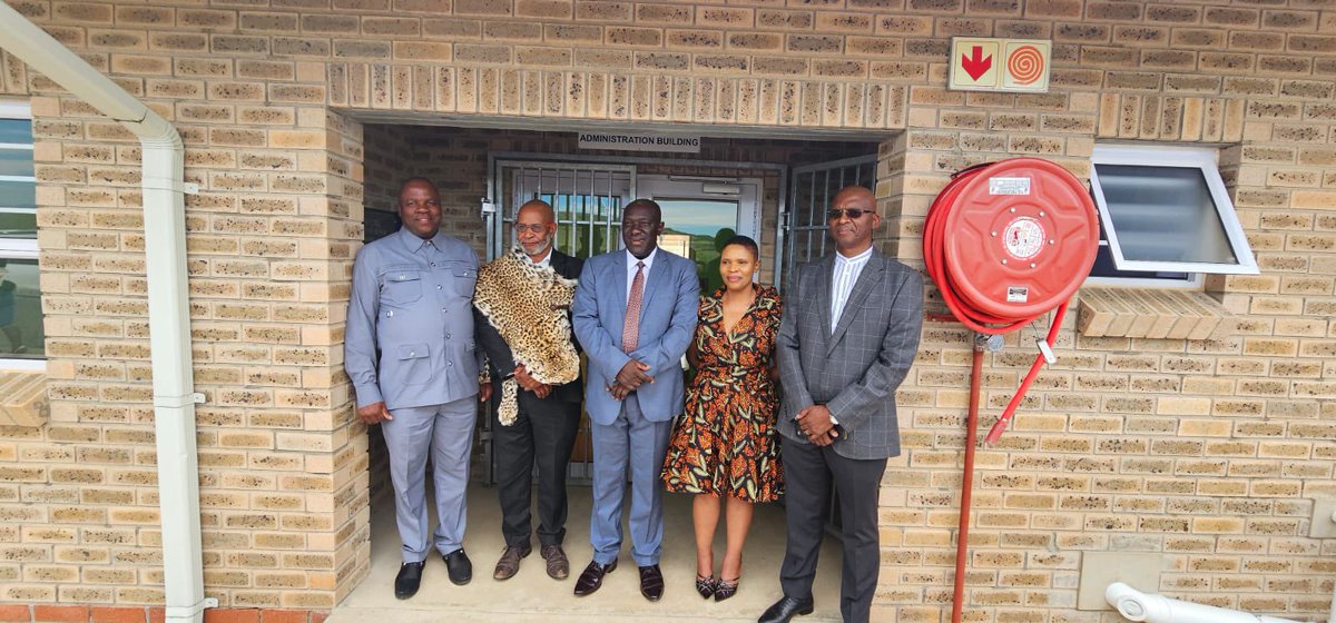 coegadevcorp's tweet image. [LIVE UPDATE]

Coega Executive Manager, Dr. Mabula takes the MEC of education, Hounarable Fundile Gade on a workabout to showcase Zibi Meyer Junior Secondary School.

#coegadevcorp  #implementingagent @ECDOEZA