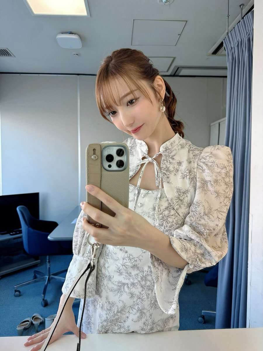 mizuki__panda's tweet photo. 本日24時〜放送の
「じっくり聞いタロウ 〜スター近況(秘)報告〜」は
見届けゲストとして出演させていただきます📺
スタジオではいつもと座る場所も衣装も違って
なんだかとっても新鮮でした🥺✨
是非ご覧下さい🫶🏻💛 https://t.co/6fvTn3YbEL