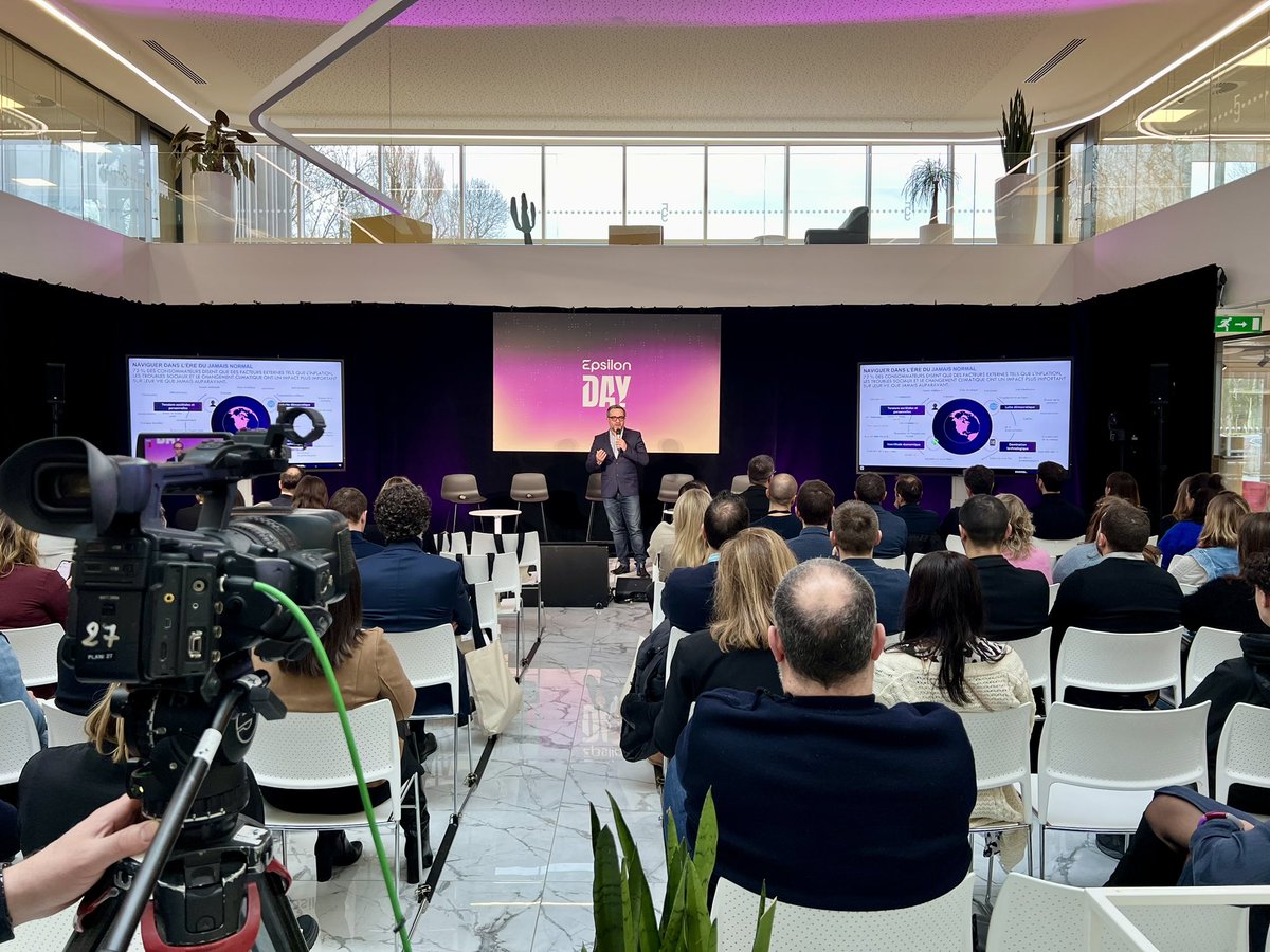 <a href="/LaureDebos/">Laure Debos</a> <a href="/emmanuelvivier/">Emmanuel Vivier</a> <a href="/HUBInstitute/">HUB INSTITUTE</a> #EpsilonDay
🚀 <a href="/emmanuelvivier/">Emmanuel Vivier</a> partage sa vision back from #CES et #NRF :
1⃣ Vers + de personnalisation
2⃣ Du retail media au commerce media
3⃣ Du e-commerce au commerce unifié
4⃣ L'IA générative pour augmenter la productivité et faire des économies
<a href="/HUBInstitute/">HUB INSTITUTE</a>