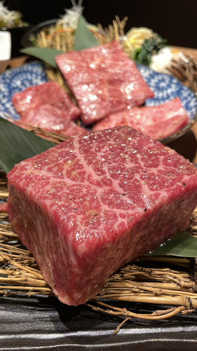 uryo1112's tweet photo. 上野の超人気店、食べログ3.5以上の焼肉ごぉとのタイアップ！
大人気キャンペーンが復活で
爆裂肉爆弾コース通常8000円コースがなんと3980円！！！
期間は2/15(木)〜3/17(日)まで！
まじでレッドクリフが美味しすぎるから絶対行って。 https://t.co/dtartK4I9J