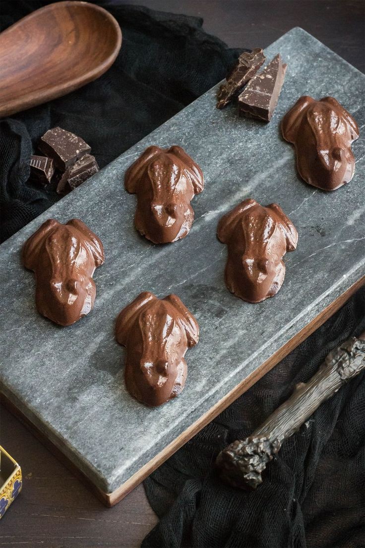 ㅤ 
ㅤ       𝟮)ㅤ𝗖𝗵𝗼𝗰𝗼𝗹𝗮𝘁𝗲 𝗙𝗿𝗼𝗴.

Made with a little bit of magic so your legs will transform into frog legs and hop away from weird people 😇🙏🏻
<a href="/nayveon/">임</a> @myundsoo <a href="/yeuddeong/">Yeji 🧸</a> yh bagi sama member gdm aneh yang udah lrp ntu yea
⠀⠀⠀⠀