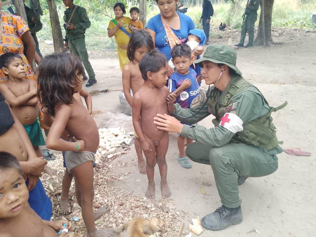 hljohan's tweet photo. Los trabajos de desarrollo nacional hacia la  ZODI GUAYANA ESEQUIBA permite aumentar el bienestar de la región a través de trabajos técnicos y logísticos;  adecuación de vías de comunicación para facilitar su atención integral , entrega de insumos para la construcción , adecuación de viviendas , agua potable , atención primaria de salud , evacuaciones aeromedicas, bricomiles de salud y educación , construcción de pistas y helipuntos , agua potable.