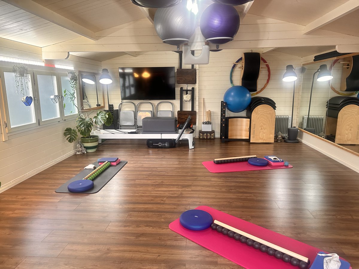 WooPilates's tweet photo. Space 0930-1030am today if you fancy trying your first class free (Intermediate +) sign up below

https://t.co/OmdbwGvKB6

#PilatesClass #FreeClass #Spinefitters #WobbleCushions #Poles #RescueLoops #FitnessMotivation #HealthyLiving #MindBody #PilatesExperience. https://t.co/SOEKKmem2s