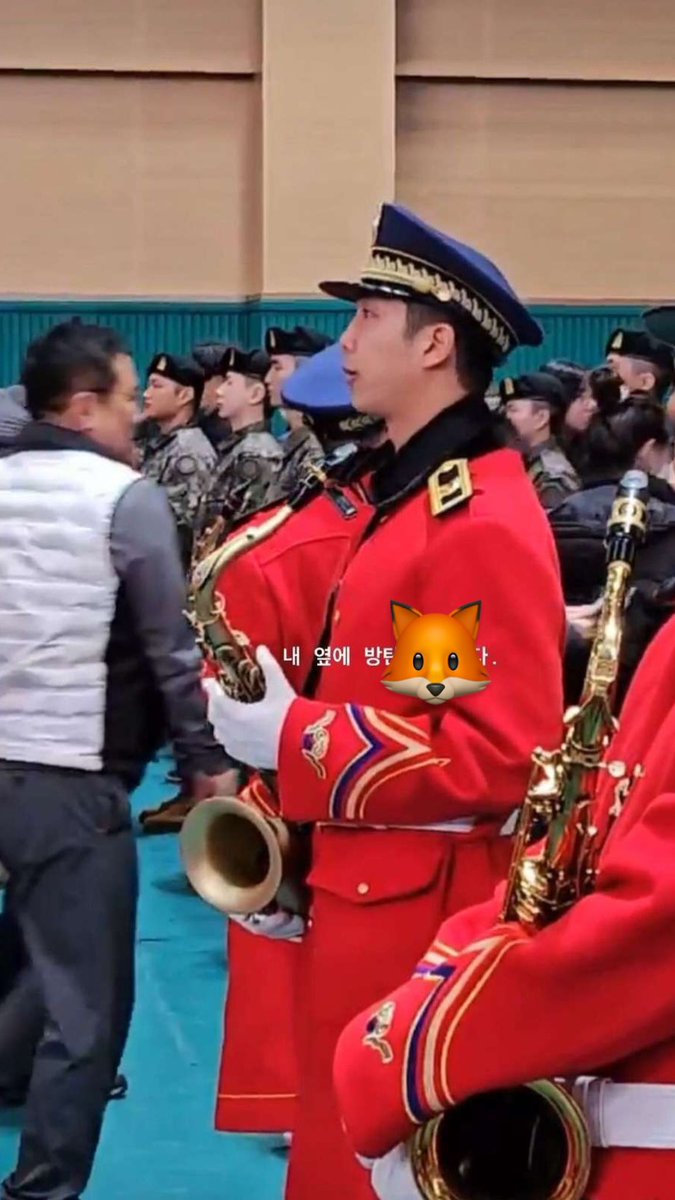eaeaj31's tweet photo. 지인 수료식에 군악대 남준이 왔다고 사진 받았어요🥹 15사단 군악대 다들 좋아하셨다고••• https://t.co/H9YWFEylrP