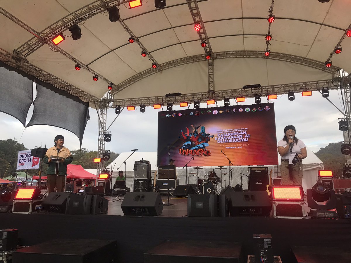 TheUPLBJocks's tweet photo. The playlist continues ⏯

After an afternoon of kpop hits in the field, Archie 🎮 (@geasypeasy) and Juno 🎱 (@kasllms) greets the crowd with the calls for proper compensation for workers on the official third day of the fair. 

#UPLBFebFair2024
#Daluyong2024 https://t.co/GD03TXjlxI