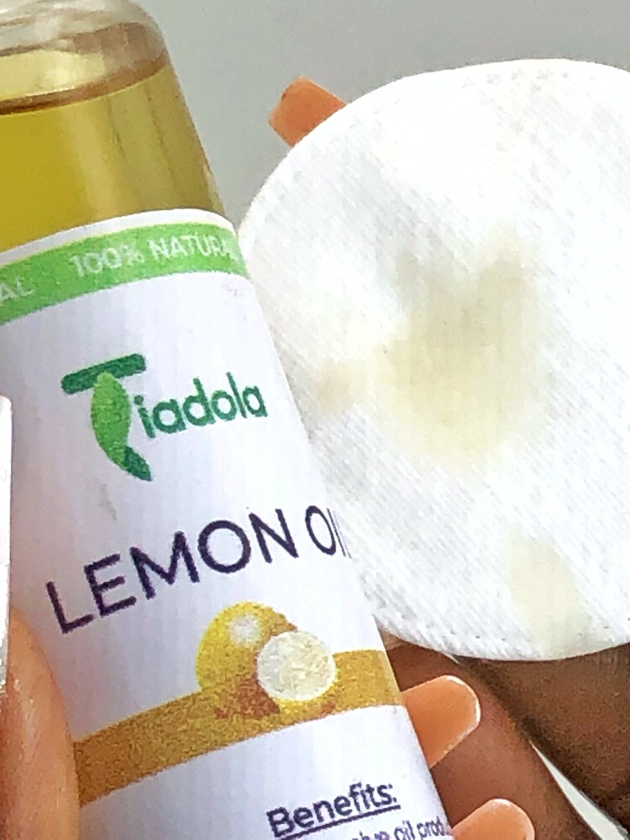 TiadolaSkin's tweet photo. Lets talk Application.

You can apply the Lemon Oil in several ways.
You can decide to just pour desired quantity onto your palms and then massage it into your skin.
You can make use of a cotton pad to act as a cleanser.

Lemon Oil is available in Four Sizes.

#tiadolaskin https://t.co/9g4DtT3Xkg