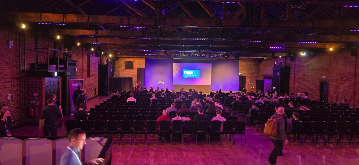 michabbb's tweet image. The stage is ready 🎦 🎤

#phpuk24 #php