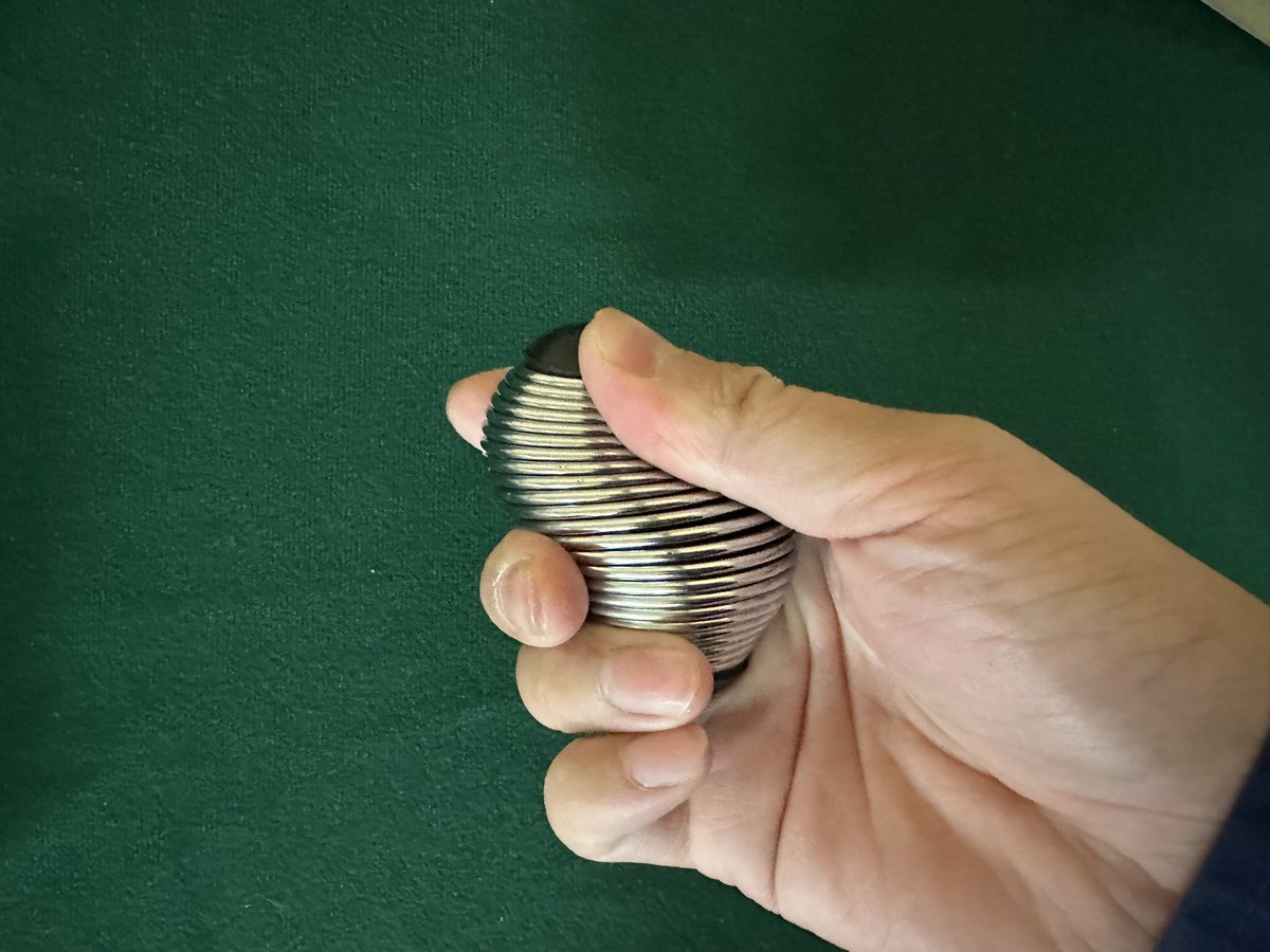 フセハツ工業 オリジナル商品 「おにぎりボール」
指先を使って、脳の活性化と握力の強化。
デスクワークの時、鍛える時、手指のリハビリ、暇な時のお供など様々な場面でも使用されます。
#ばね #中小企業 #ものづくり #フセハツ工業
～おにぎりボールの購入はこちらから～
fusehatsu.co.jp/product/onigir…