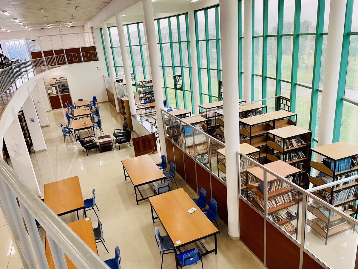 hamidumikidadi's tweet photo. Tukiachana course za Diploma, hapa CHSS zinatoka Degree-PhD. Soon nitashusha uzi wa idadi ya Course kutoka katika College hii Mashuhuri UDOM.
#UDOMEmbracingKnowledge https://t.co/310yyfonKr