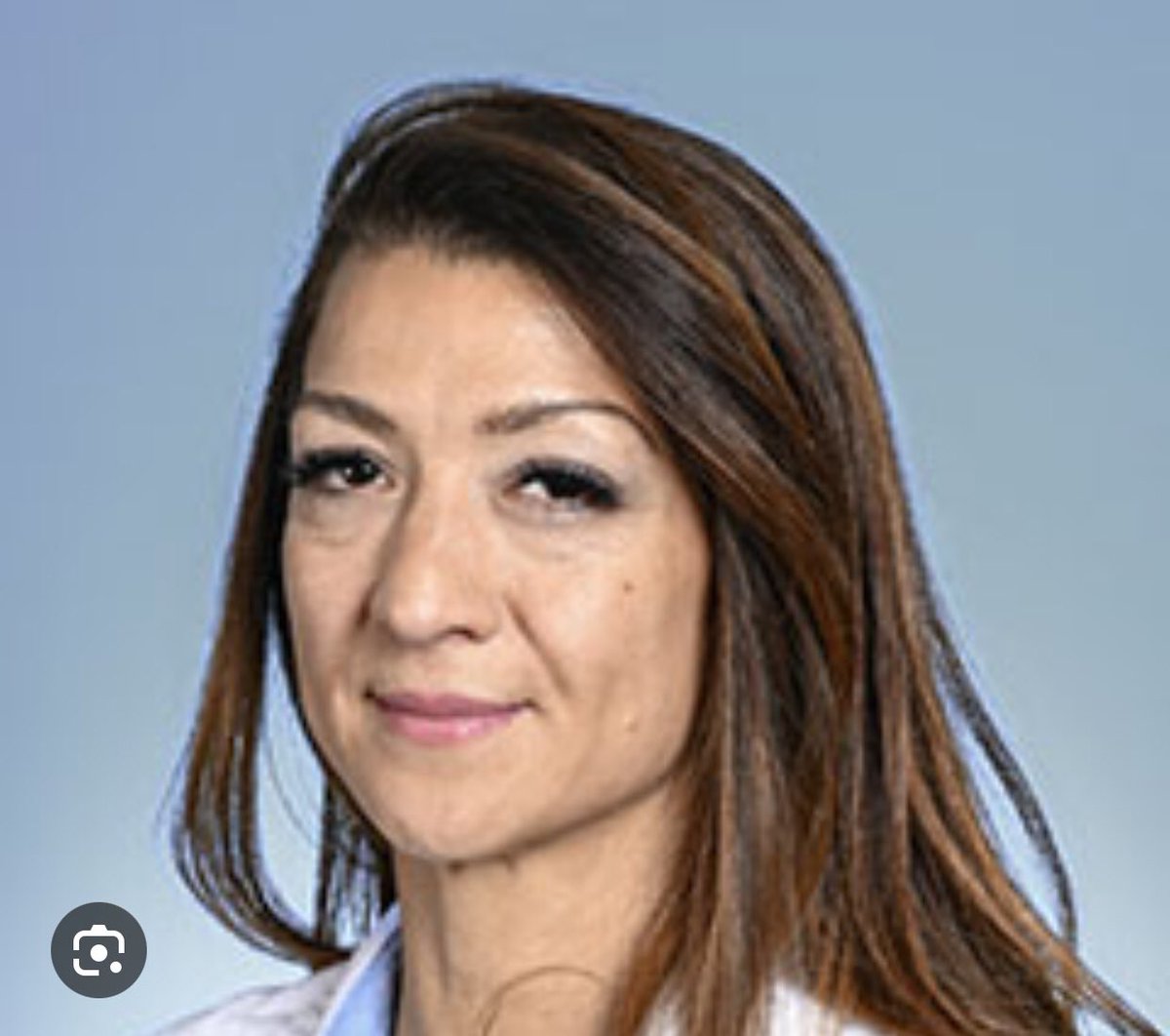 Celle qui a porté la Loi sur les #derivessectaires qui va museler les Français et qui se fit soigner par le Professeur Raoult, une malhonnête de plus qui détourne 100 000€ de son Patrimoine et qui fait gérer ce pognon par un ex du gang de la «Brise de Mer»   #AgrestiRoubache