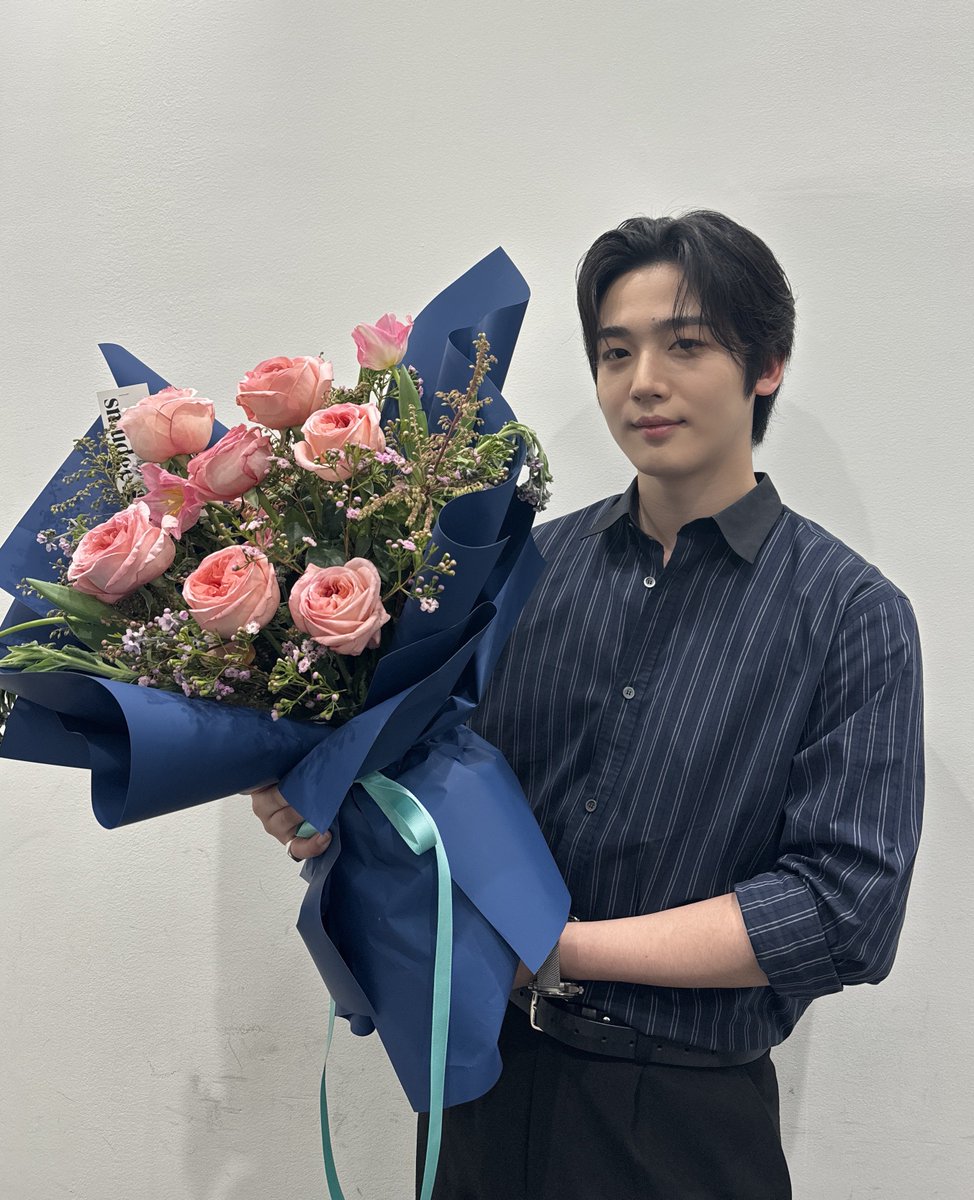 WEi__Official's tweet photo. 대학체전 : 소년선수촌 제작발표회의 모든 공간을 요한이로 채워주시고 사랑 가득 담긴 서포트까지🤍
보내주신 사랑에 요한이의 어깨가 으쓱😊
더 할 나위없이 행복한 하루였답니다 감사합니다👍

#위아이 #WEi 
#김요한 #KIMYOHAN https://t.co/FkpSwpdUMH