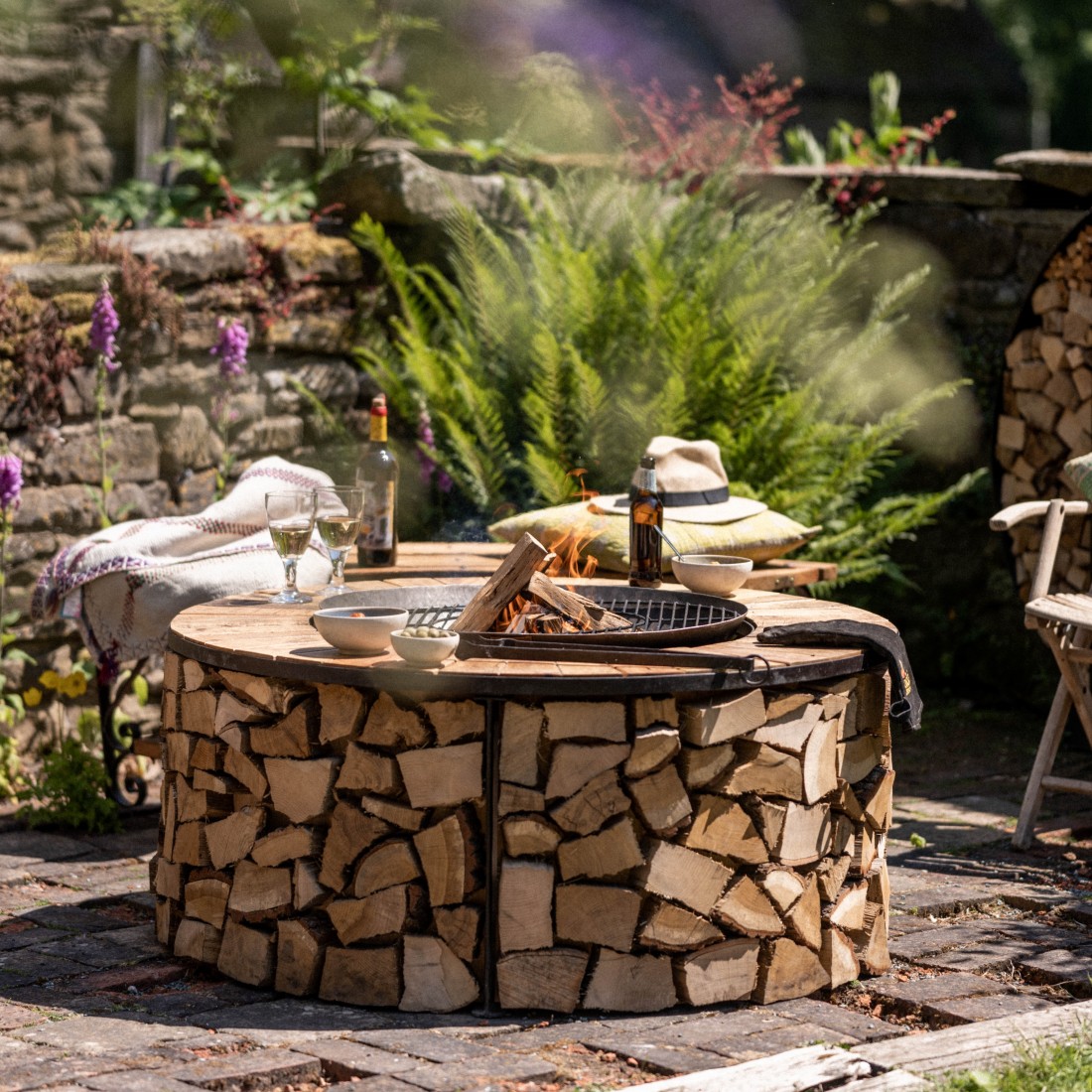 BBQs2u's tweet photo. QUALITY TIME TOGETHER with FOOD &amp; FLAMES 🔥

Kadai has revolutionised the way we entertain at home, being the ultimate combination of #barbecue and #firebowl in one.  With over forty award-winning accessories.

https://t.co/fDU9MIjKmF

#kadai @KadaiFirebowls #kadaifirebowl #bbq https://t.co/m7IIUV0V7P