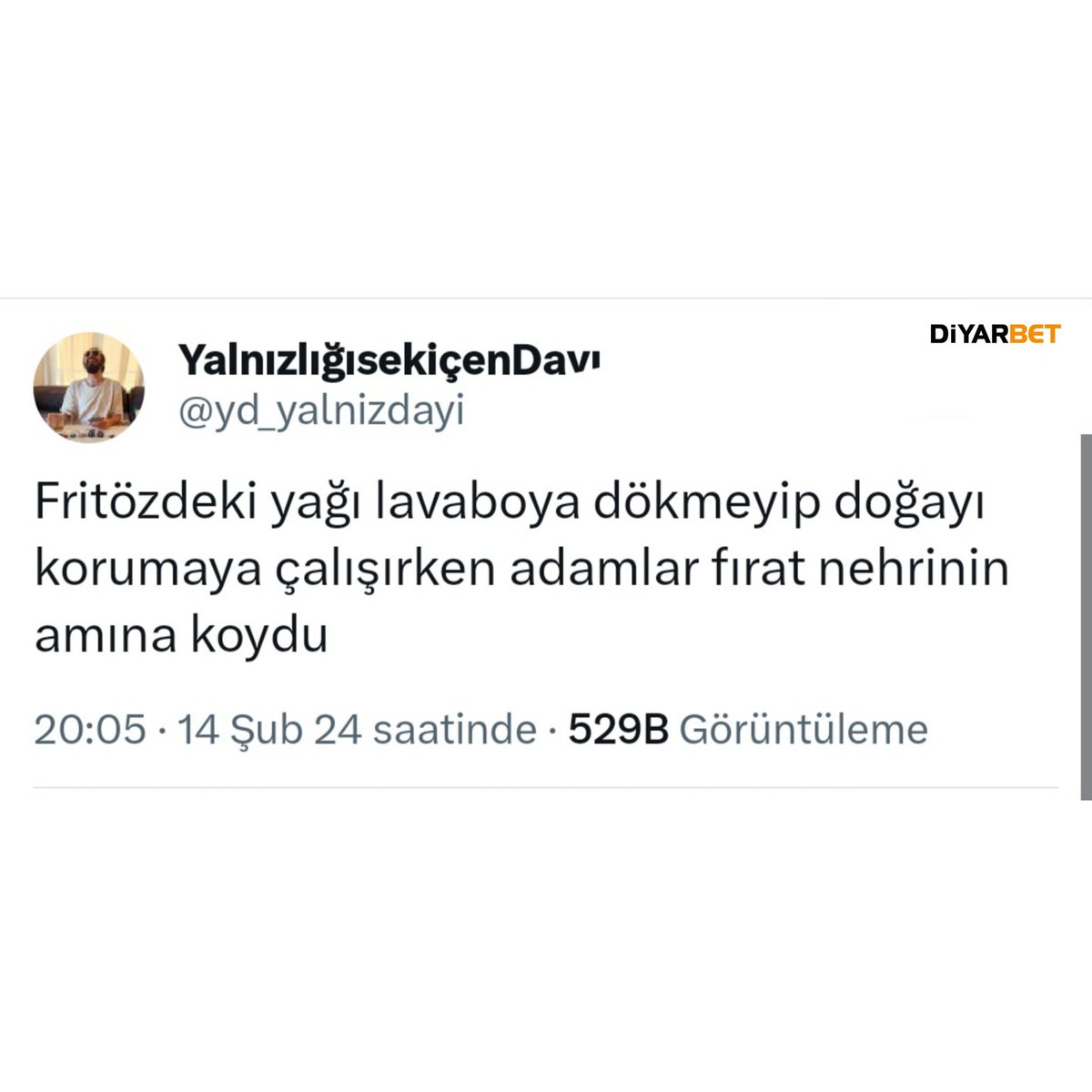 MedyaViral's tweet photo. Çöp kutusu olmadığı için elinde kilometrelerce çöp taşıyanlar vardı... https://t.co/FCYz2J2CcJ