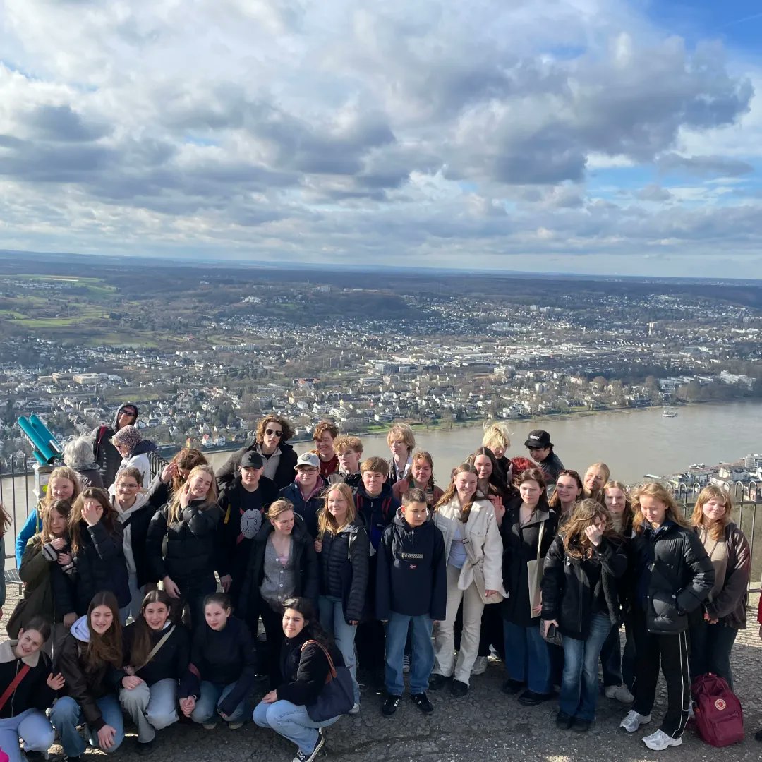 viikinnorssi's tweet photo. Tällä viikolla koulumme ysiluokan enkun oppilaita on ollut vierailulla Bonnissa, Saksassa Erasmus+ vaihdossa. 👌

Paljon on ehditty kokea ja nähdä. Mahtava reissu! Vielen Dank! Wir sehen uns wieder im April!

#viikinnorssi #viikinpk #ysit #erasmus #saksa @enorssi https://t.co/oz1El4GYZj