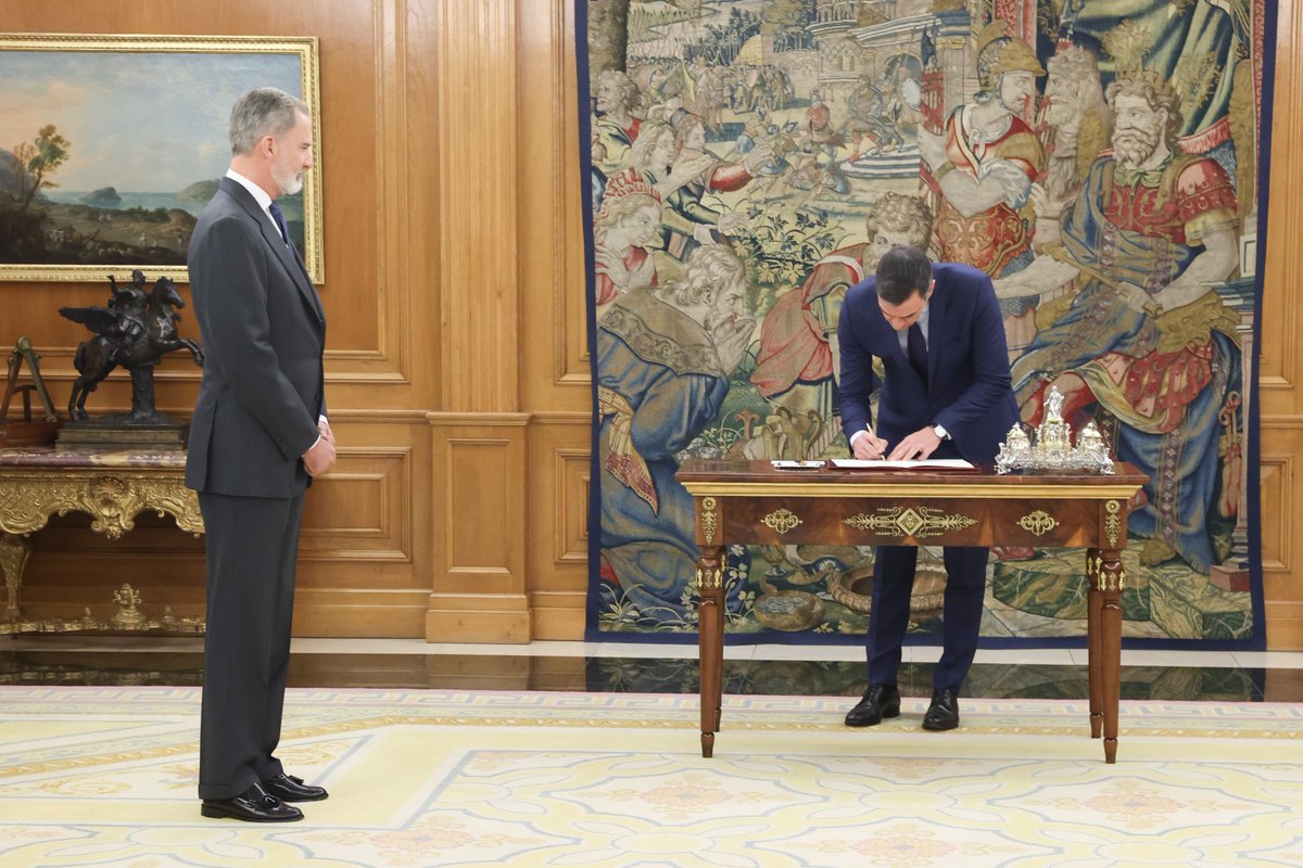CasaReal's tweet image. El Rey sanciona la reforma del artículo 49 de la Constitución Española, en presencia de los Poderes del Estado.
➡️casareal.es/ES/Actividades…