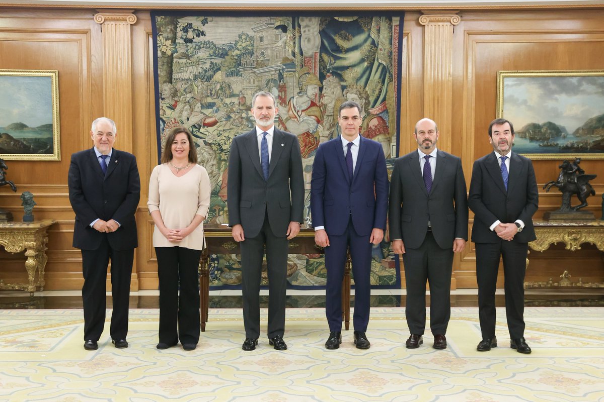 CasaReal's tweet image. El Rey sanciona la reforma del artículo 49 de la Constitución Española, en presencia de los Poderes del Estado.
➡️casareal.es/ES/Actividades…