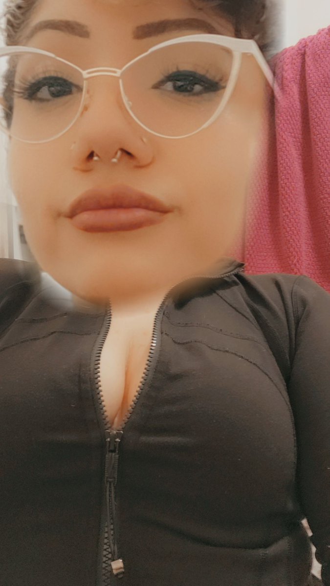 valentinavh3xx's tweet photo. Happy Valente's day from your local bighead. #latina #asiangirl #beautifulbabes #hotforyou #mombod #pixarmom #spicyaccount #thicc #yourfantasy https://t.co/NltX1rNtr5