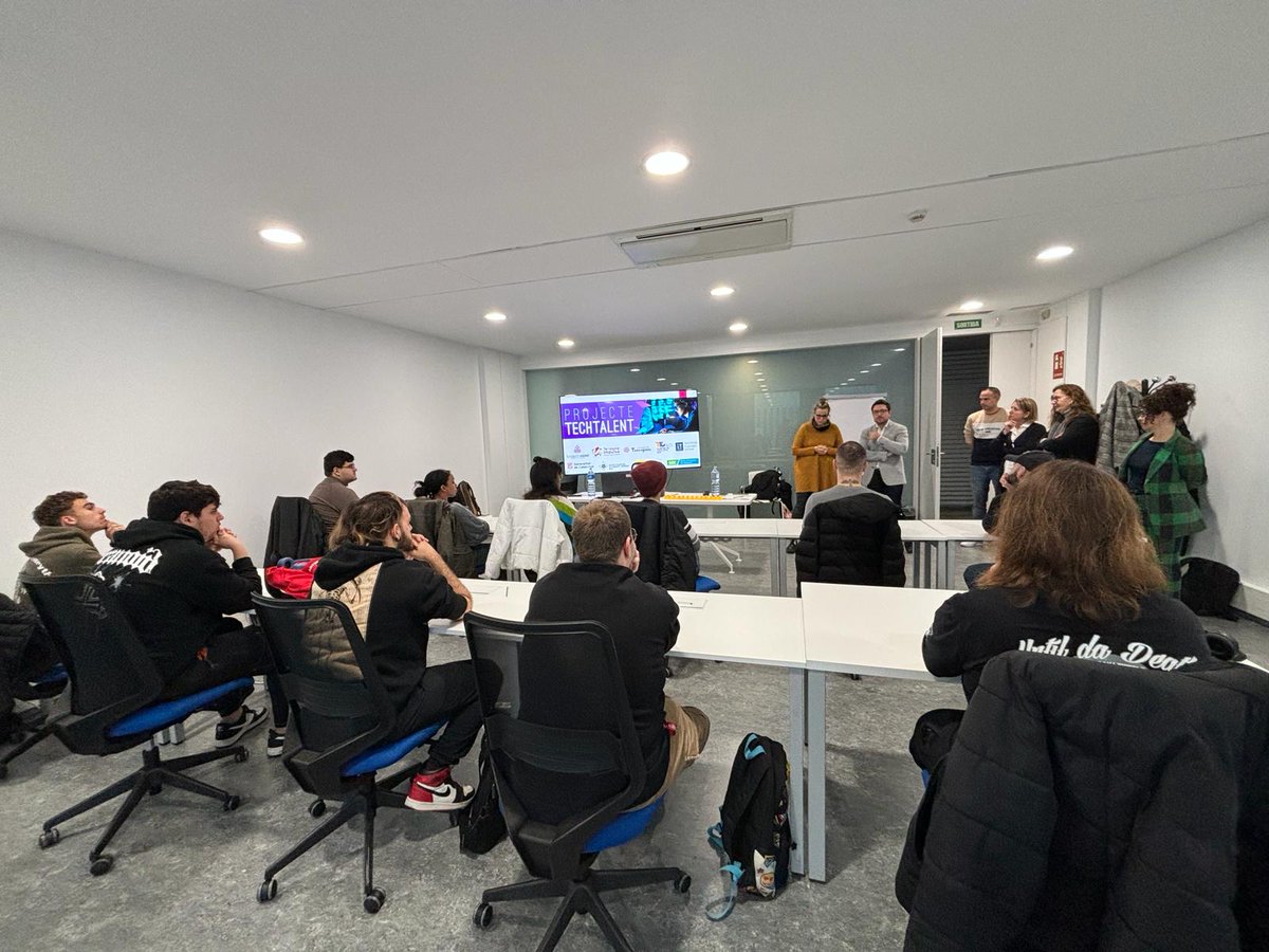 sergi_novo's tweet photo. #Talent is coming!🚀 Inaugurem el bootcamp #TechTalent a #Reus💎 Desitgem el millor al grup de cracks que inicien sis mesos de formació intensiva en #programació i #softskils per amb sort acabar incorporant-se a les empreses del Clúster @TICSud📈 https://t.co/ppxcKRzgz9