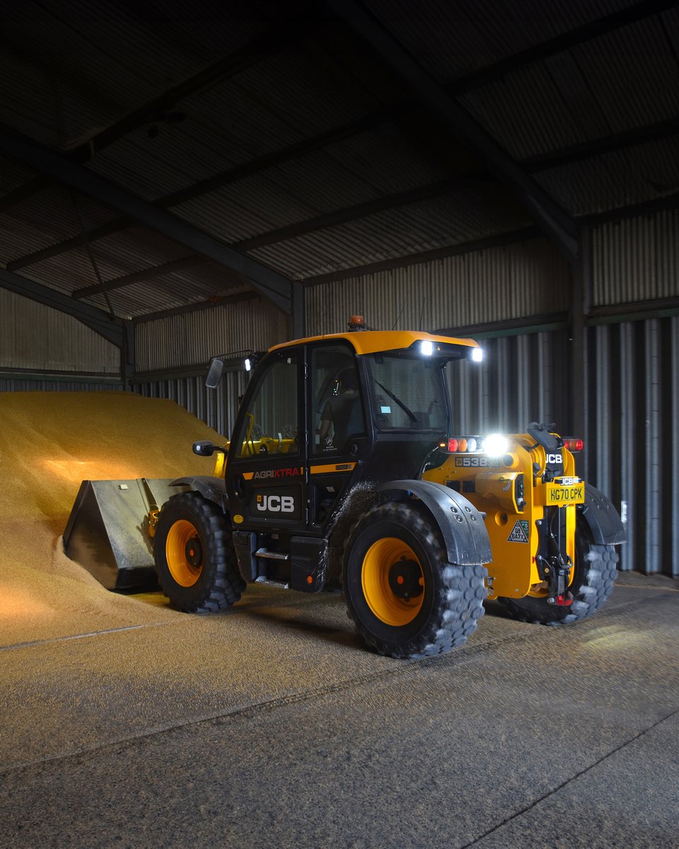 Potential by the bucket load. A #JCB 538-60 AGRIXTRA Loadall working in the grain store at Wimbourne St Giles House. Discover more: brnw.ch/21wGThT. _ Photo by @farmphotodorset