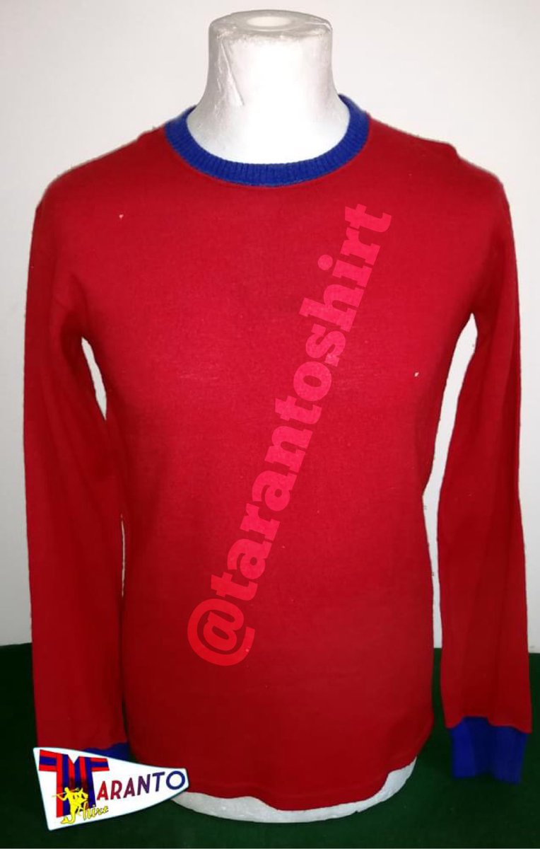 tarantoshirt's tweet photo. Maglia indossata dall'Audace prima e dal Taranto poi nei primi anni successivi alla Seconda Guerra Mondiale.
In lanetta pesante con bordo colletto e polsini di colore azzurro, numerazione in pannolenci. https://t.co/48q4zqFsht https://t.co/nY0xrpd7RI