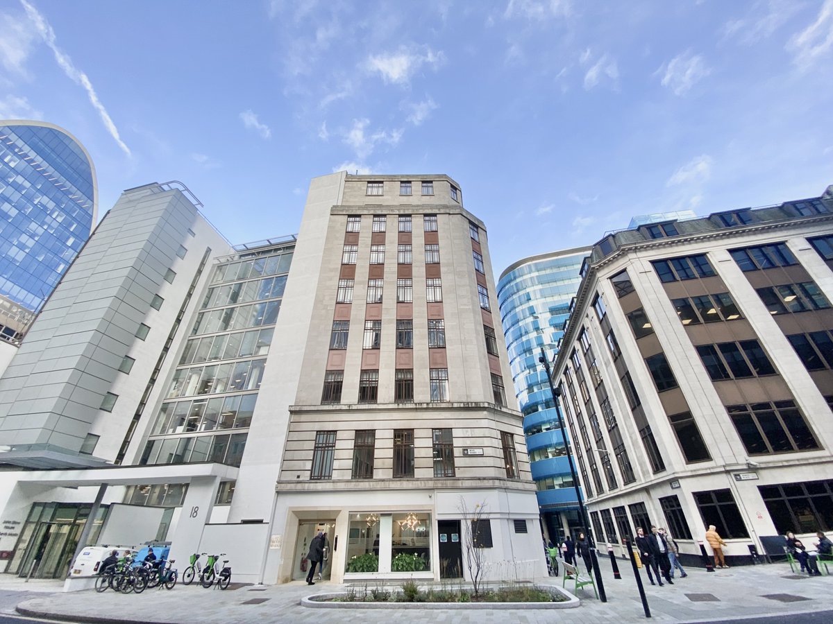 GryphonProperty's tweet photo. 17 Bevis Marks, EC3

Part 5th floor available on short term flexible licence agreement, comprising 16-24 desks with three shared meeting rooms, kitchen and break out space. Plug &amp; play, open plan, air conditioned, and has good natural light.  

More info? Contact @GryphonProperty https://t.co/b40xRsM88f