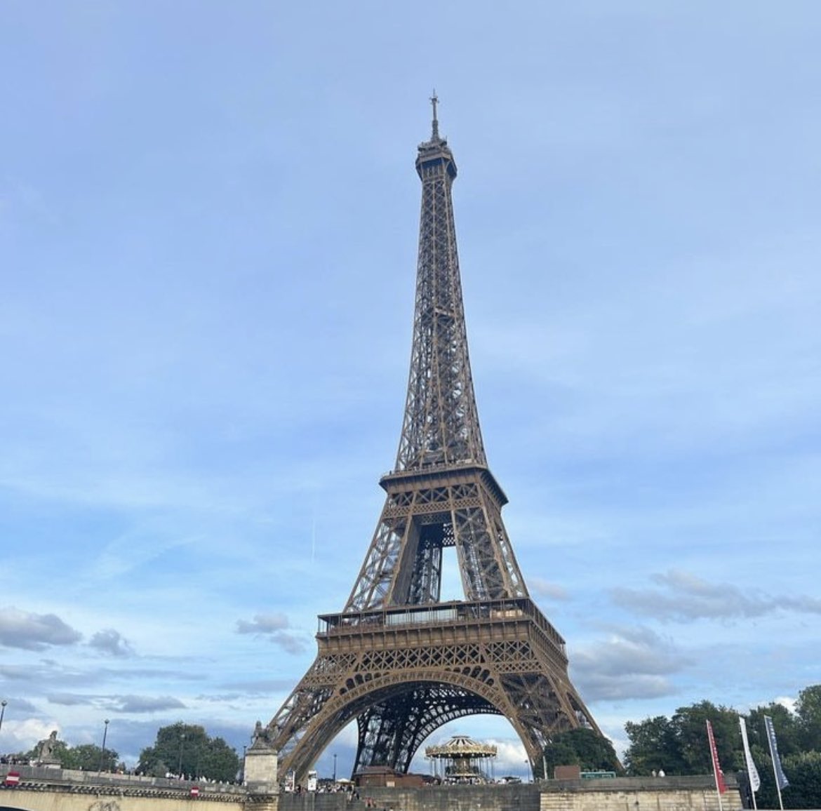 babylangues's tweet photo. Day &amp; night in Paris🌞🌗✨ 
The Eiffel Tour seems to glow in the dark! You’ll find an amazing view of Paris at the top of Montparnasse Tower. 
#eiffel #paris #paris2024 #erasmus #studyabroad #yearabroad #discoverFrance #teachFrench #expatlife #werehiring #babylangues https://t.co/bRpigkwwvS