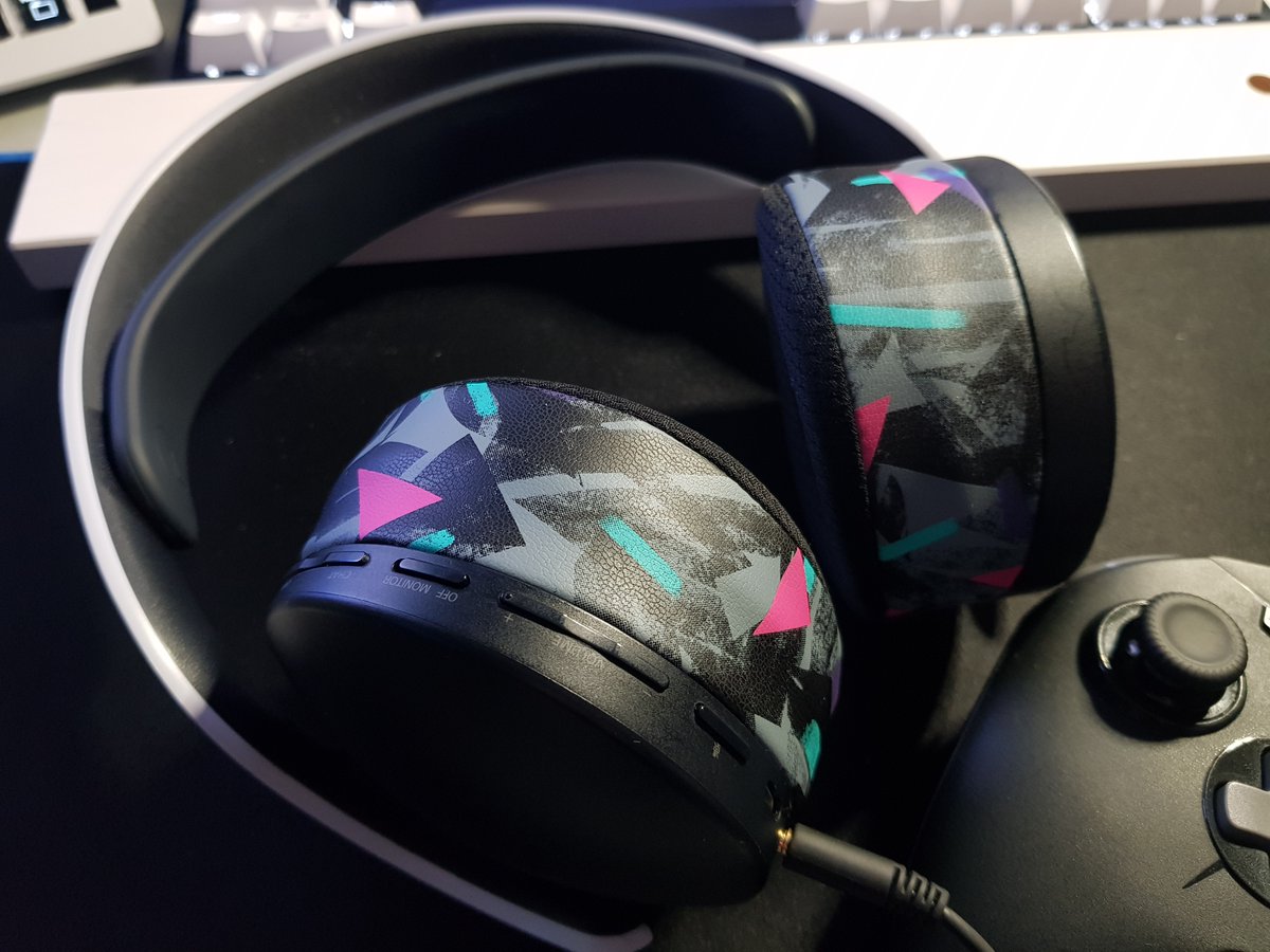 BKCHI_shelter's tweet image. 착용감이 좋기 때문에 +100

메인헤드폰으로 쓰는 펄스3D 헤드셋 쿠션이 다 닳아서 새로 샀는데
디자인도 그렇고 쿠션감도 그렇고 착용감도 그렇고 진짜 개쩔어요
알리익스프레스에서 싼마이 안 사길 잘했음....

#wickedcushions