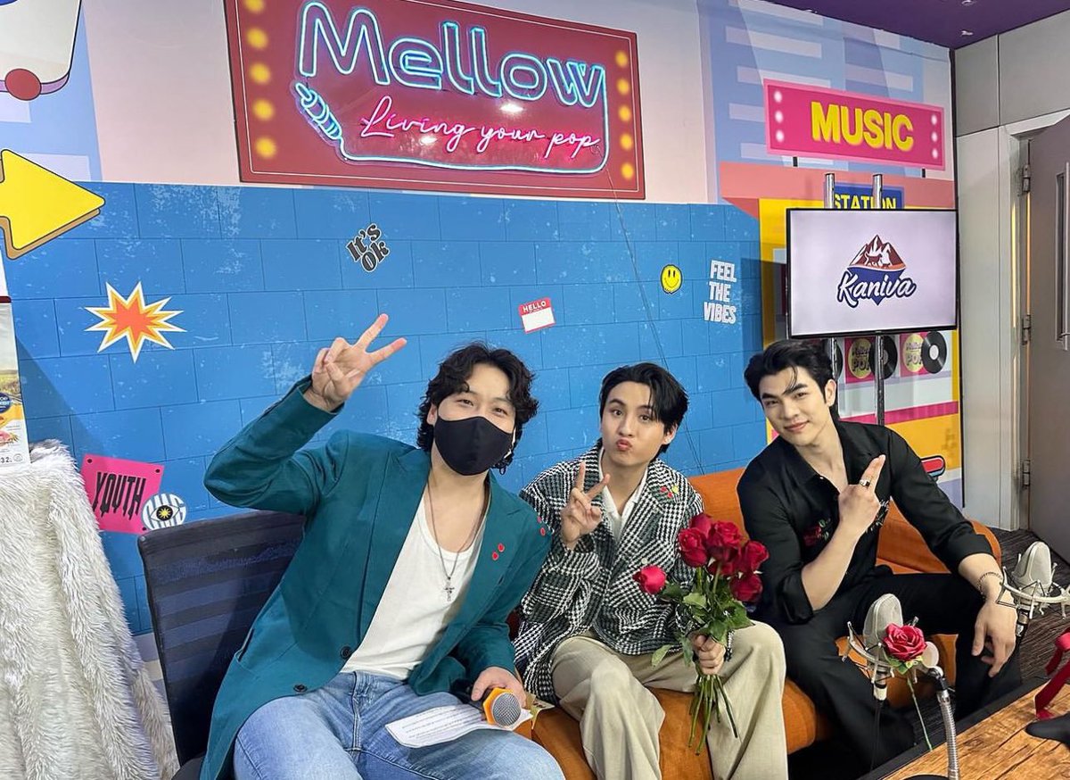 freakinglovit's tweet photo. 150224 | Mile Phakphum ✨✨💚🎸
——Be On Cloud Music Press Visit
#BOCMUSICxMileBumpD2
MILEPHAKPHUM WITH MUSIC
📸|dongsira instagram post
Caption:
สัมภาษณ์พูดคุยกับท่านประธาน #beoncloudmusic @milephakphum ^^ และน้องบั้ม กับเพลง ขาด ประกอบซีรีย์ เพื่อนตาย DFF
#MCDong
#milephakphum
#เพื่อนตายdff
🔗link as per below
like , comment , save and share
—————
@milephakphum ㋛ x #MilePhakphum ツ
#GreenyRose ㋛