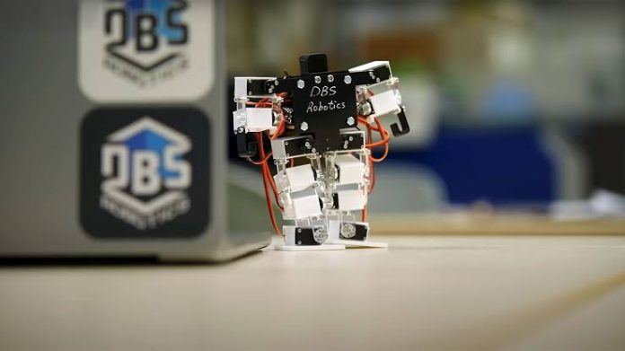 samz9119's tweet photo. The robotics team from Diocesan Boys’ School in Hong Kong has achieved a remarkable engineering feat by surpassing the record set by Pakistani scientist Zain Ahmad Qureshi in 2022 for creating the smallest humanoid robot in history. (1/4)
#AEWDynamite #ElectoralBonds https://t.co/OjWftVUZ19