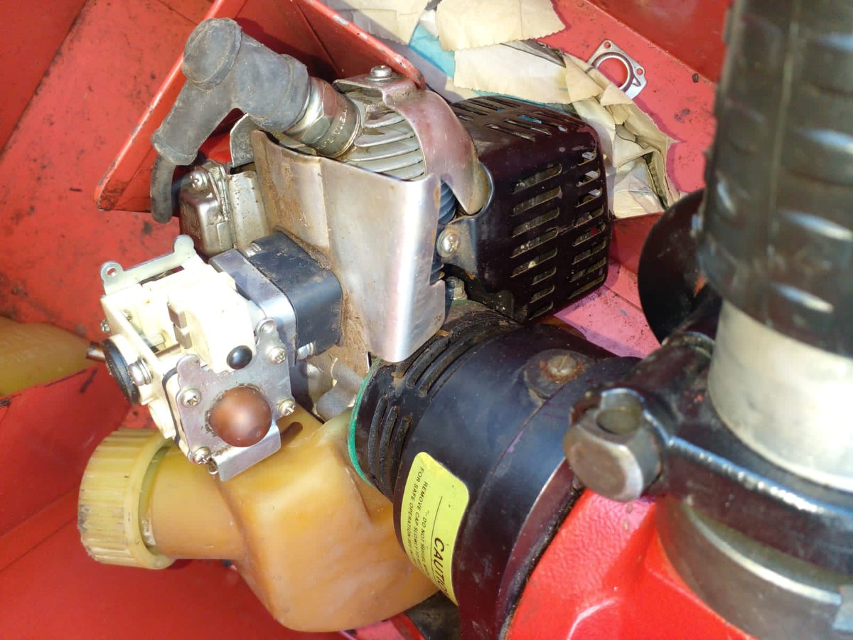 caine246's tweet photo. #throwbackthuraday a few years ago I bought this off Ebay. The advert said it was for spare parts. I eventually got it running. Launched in 1988, I present the Hilti GP22 Kawasaki powered Rotary Hammer drill. An absolute beast. #kawasaki #hilti #notgolfrelated lol. https://t.co/NvLFYAPj1f