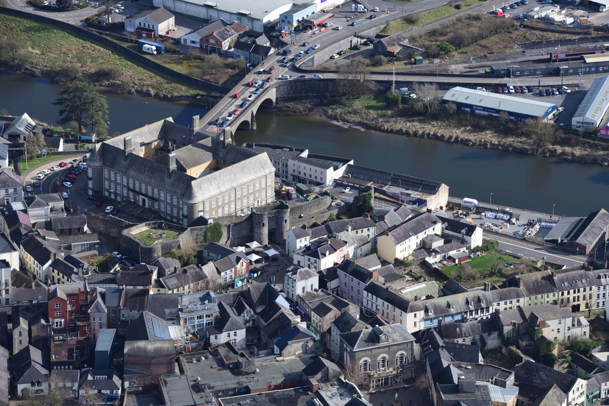 The imposing Carmarthen County Hall was designed by Sir Percy Thomas in 1935 but was not completed until 1955. It was built on the site of Carmarthen Gaol, which was itself built on the site of Carmarthen Castle 📸@RC_Survey, 14 March 2022 coflein.gov.uk/en/archive/AP2… #NewlyCatalogued