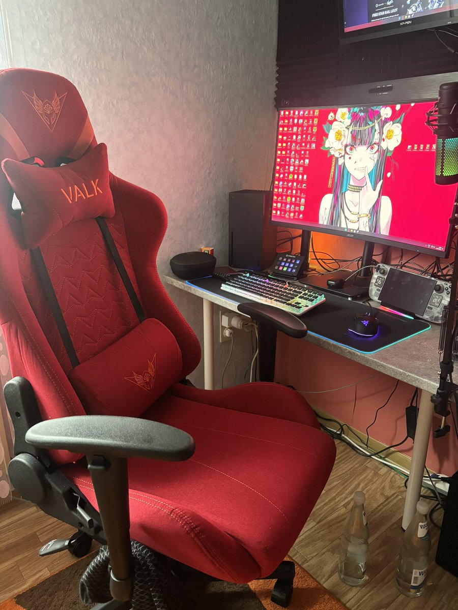 knoron's tweet photo. @ValkGaming good chair very comfortable I would buy it again for my small brother #GAMING https://t.co/Ccnf2uaBGx