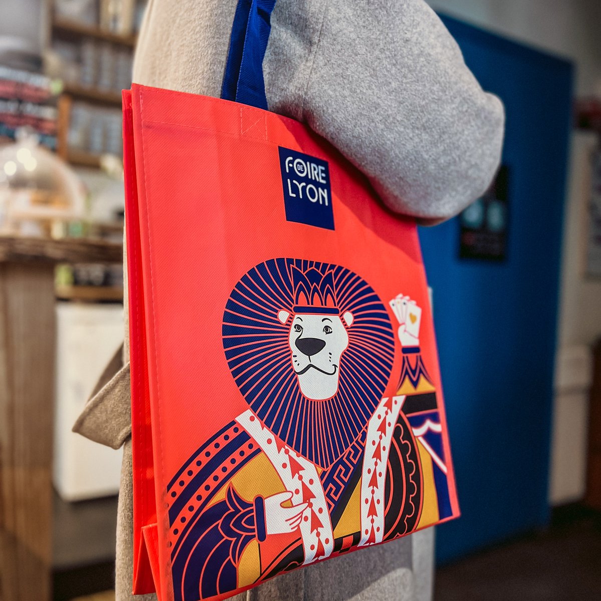 La traditionnelle distribution de sacs aura lieu le 9 mars, place de la République, en plein centre de Lyon 🤩 !
Cochez la date dans vos agenda !
#FoireDeLyon #FoireDeLyon2024