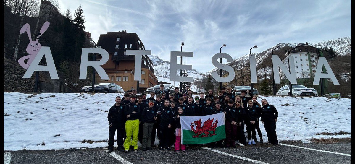 The whole skiing crew together