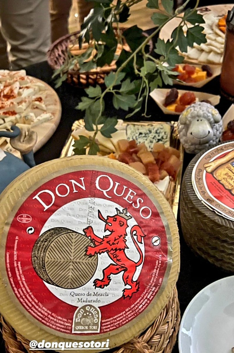 donquesotori's tweet photo. Disfrutamos con nuestros quesos!
Y es que el resultado es delicioso!
#QuesosTori #Leonesp #quesos #artesanos #degustacion #tiendaonline #market #online #tablasdequeso #quesosdeleon #donqueso https://t.co/aQb6G1GNEz