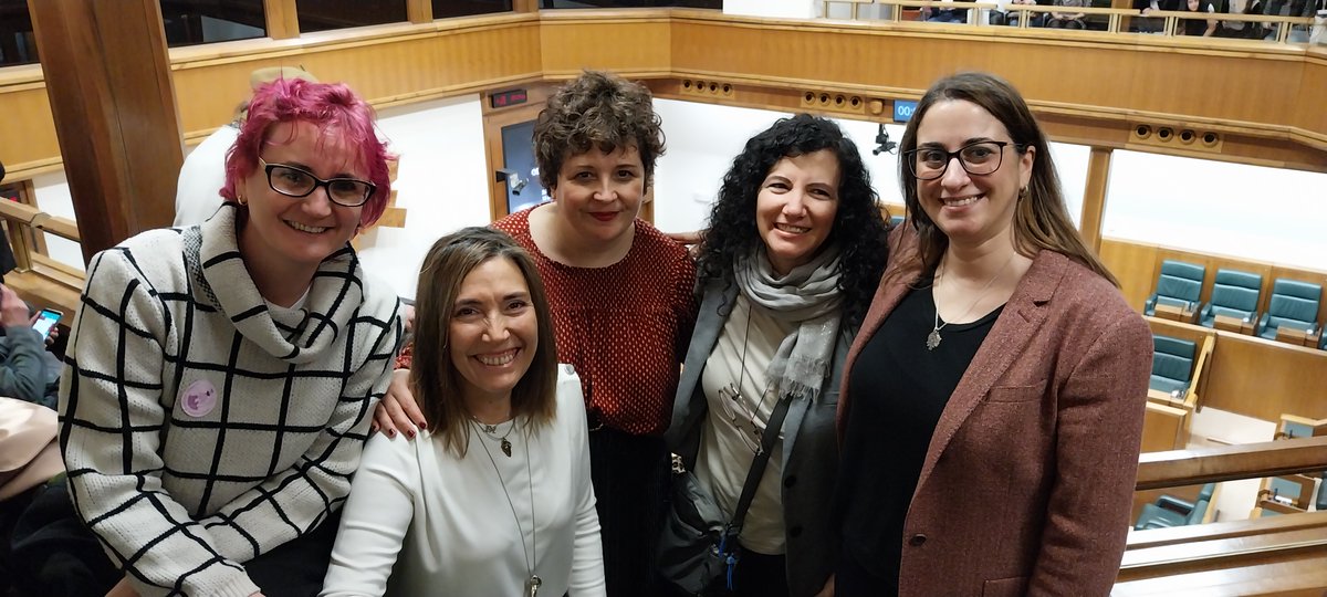 La comisión de #infancia de <a href="/sareensarea/">Sareen Sarea</a>. A la espera de la aprobación de la Ley de Infancia en el Parlamento Vasco. Todo un hito que ha requerido mucho trabajo y un gran consenso. <a href="/Eapn_Euskadi/">Eapn Euskadi</a>