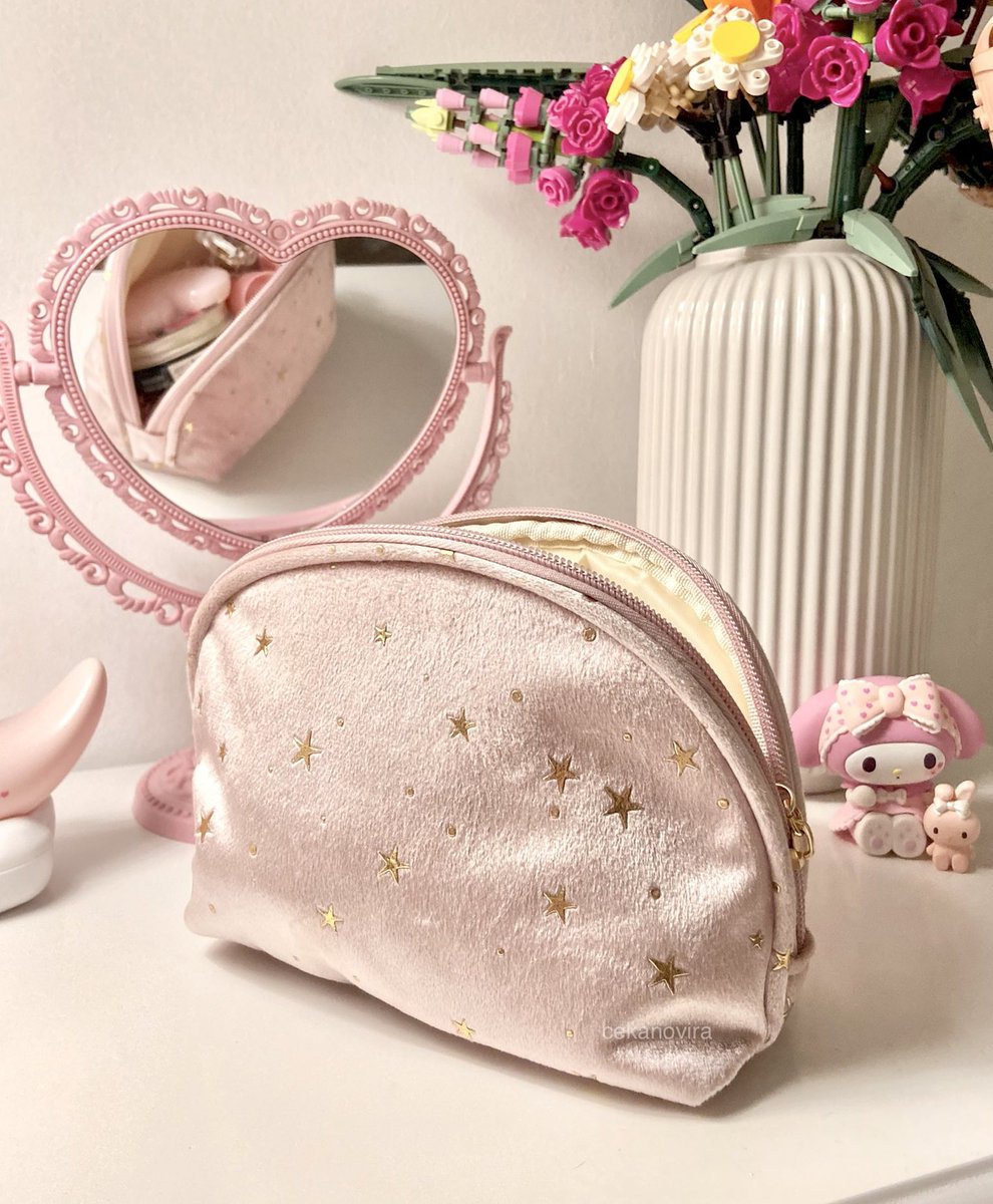 senangnya ketemu POUCH lucuuu, mungil tapi muat banyak, asli CANTIK BGT sesuai dengan foto katalognya 🎀💗