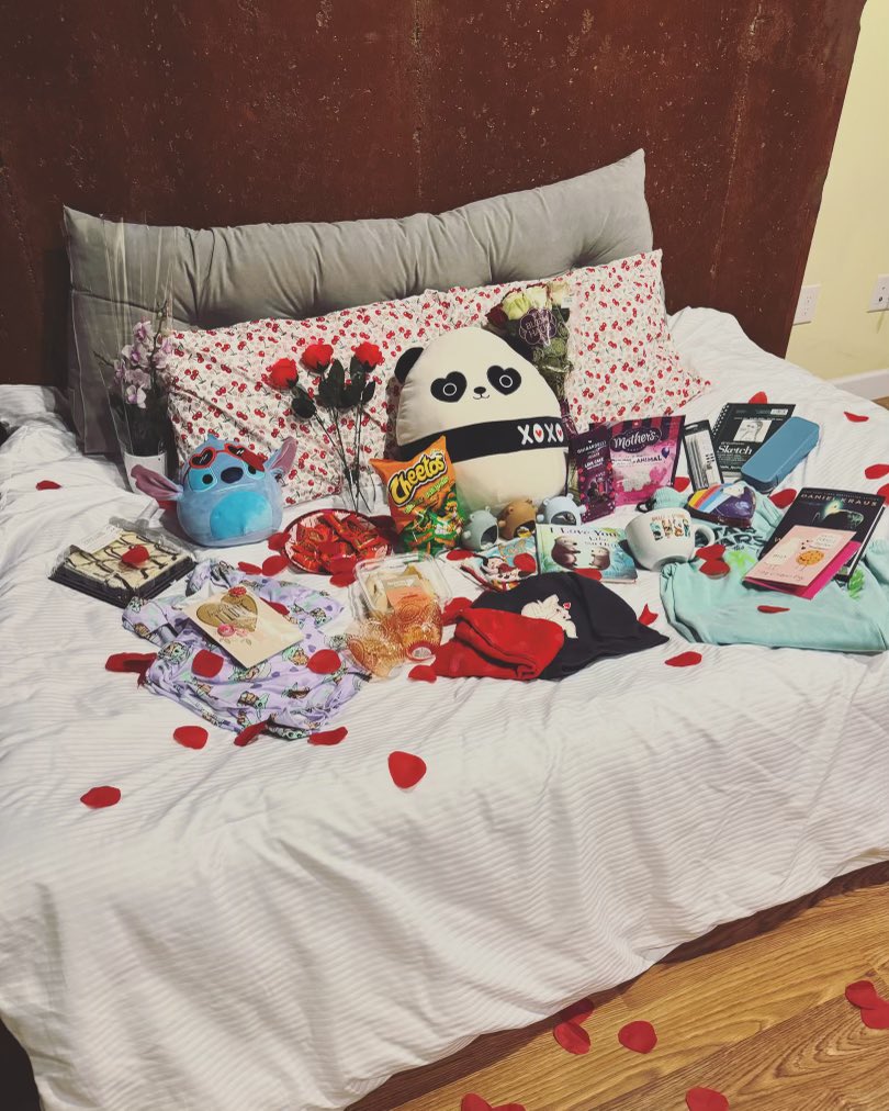 OkayBobaOK's tweet photo. My Valentines today made me feel so special and loved. I’m the luckiest guy in the world. https://t.co/tCLVnvudji