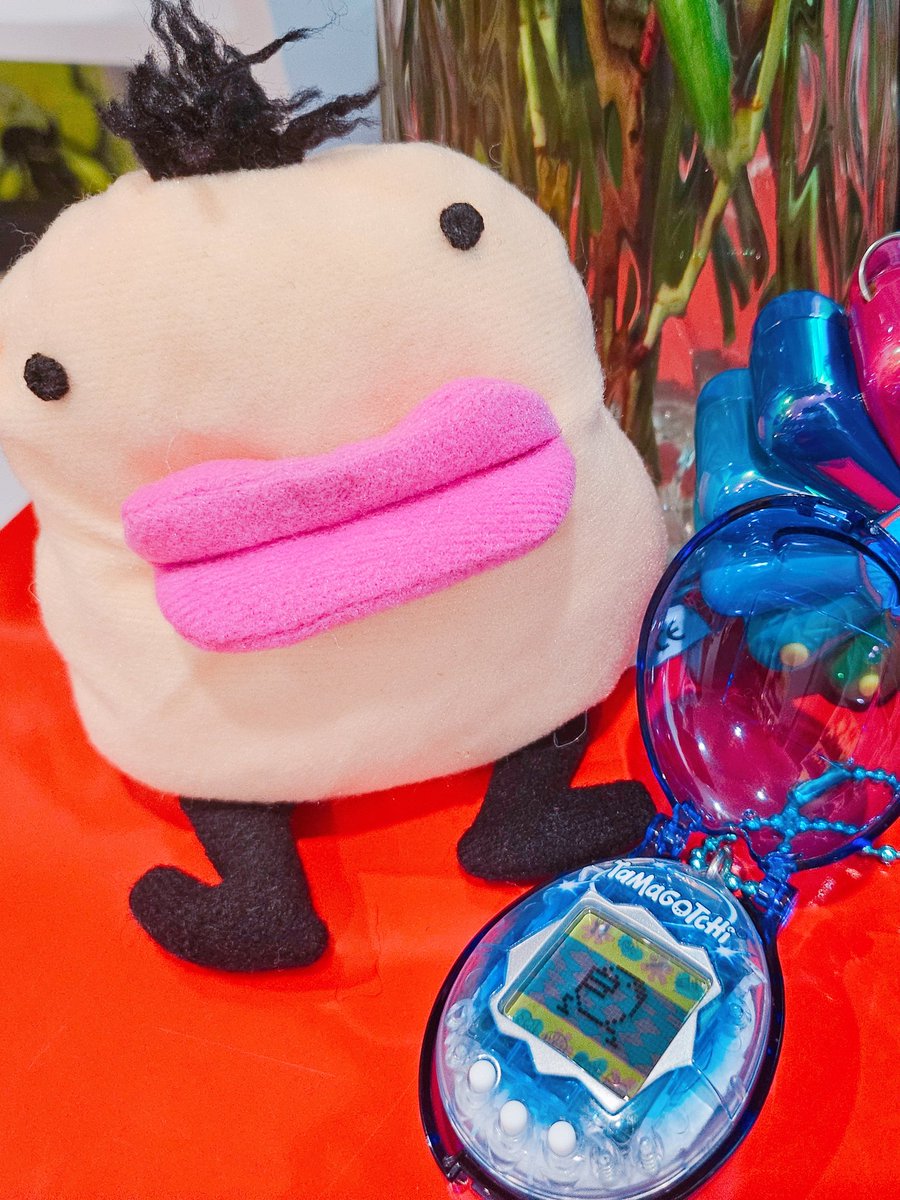 aestiria's tweet photo. 🌹 happy Valentine's Day from the current gaggle 💌

#tamagotchi #virtualpets #flowergowalk https://t.co/qrtwHYGg5f